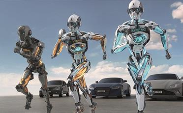 Tři roboti RobotQuartz se rozbíhají od automobilů v pozadí