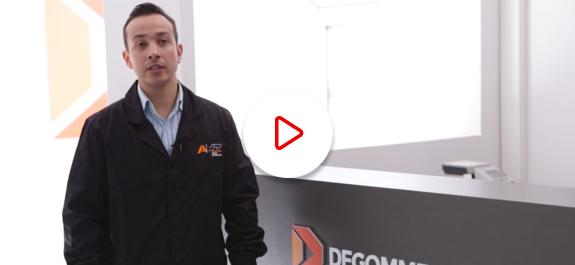 Záběr z videoreference: zaměstnanec firmy Degomme Boccard